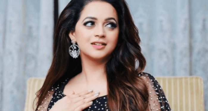 വ്യാജ വാർത്തകൾക്ക് മറുപടി; സോഷ്യൽ മീഡിയയിൽ സജീവമായതിനെക്കുറിച്ച് ഭാവന 1 വ്യാജ വാർത്തകൾക്ക് മറുപടി; സോഷ്യൽ മീഡിയയിൽ സജീവമായതിനെക്കുറിച്ച് ഭാവന