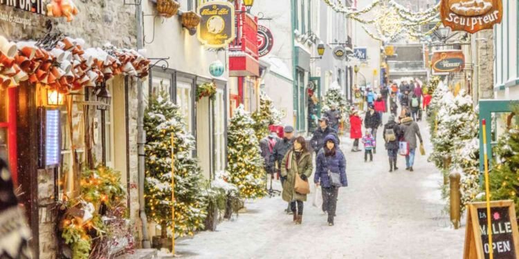 ചെലവ് ചുരുക്കി കാനഡയിലെ ക്രിസ്മസ്: അവധിക്കാല ആഘോഷങ്ങൾക്ക് പുതിയ ശൈലി 1 ചെലവ് ചുരുക്കി കാനഡയിലെ ക്രിസ്മസ്: അവധിക്കാല ആഘോഷങ്ങൾക്ക് പുതിയ ശൈലി