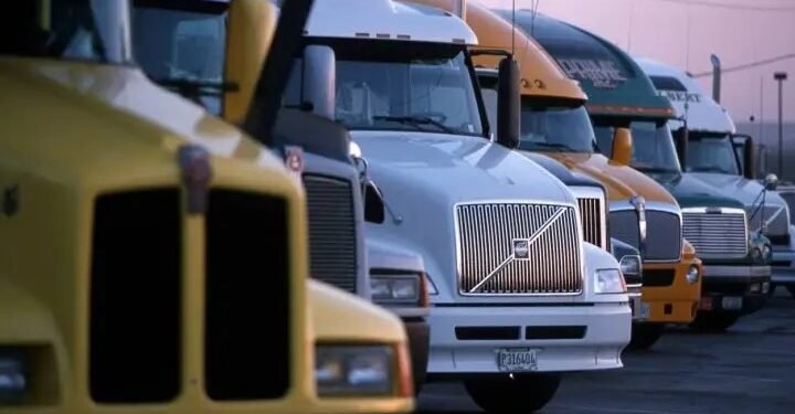 താരിഫ് ഭീഷണിയിൽ മാനിറ്റോബയിലെ ട്രക്കിംഗ് മേഖല; ഡ്രൈവർ ക്ഷാമം ജോലി നഷ്ടത്തിലേക്ക്