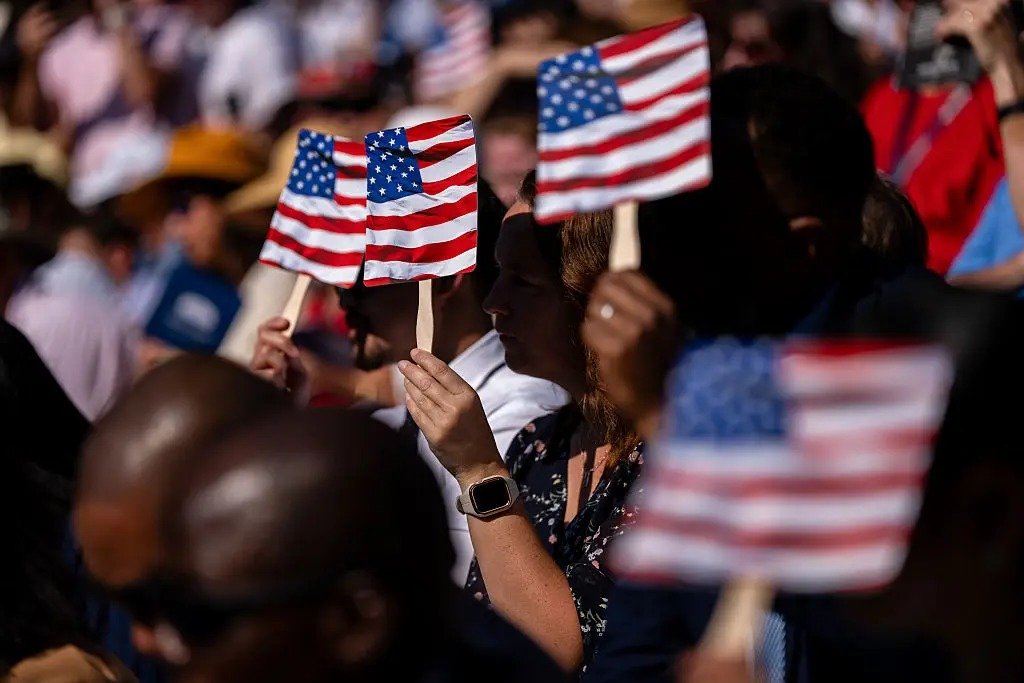ട്രംപ് ഭരണകൂടം പൗരത്വ ചടങ്ങുകൾ റദ്ദാക്കി: 19 രാജ്യങ്ങളിൽ നിന്നുള്ള ആയിരങ്ങൾ അനിശ്ചിതത്വത്തിൽ