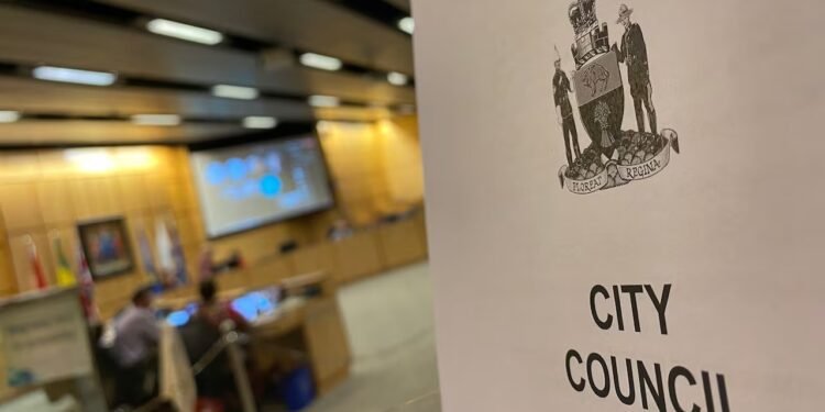 റെജീനയിലെ നികുതി വർദ്ധനവ്: 80-ൽ അധികം പ്രതിനിധികൾ കൗൺസിലിന് മുന്നിൽ, അന്തിമ വോട്ടെടുപ്പ് വെള്ളിയാഴ്ച