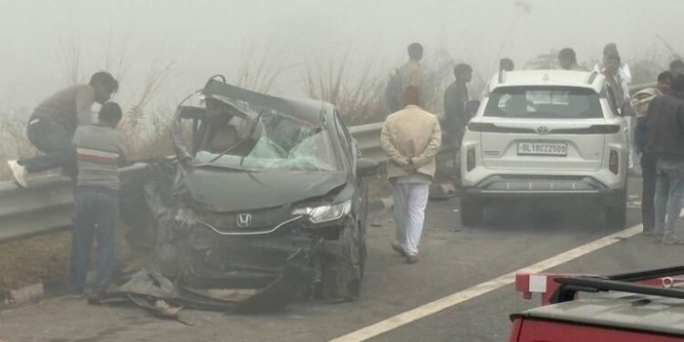 ഡൽഹി-മുംബൈ എക്സ്പ്രസ് വേയിൽ 20 വാഹനങ്ങൾ കൂട്ടിയിടിച്ചു; രണ്ട് മരണം, 15 പേർക്ക് പരിക്ക് 1 ഡൽഹി-മുംബൈ എക്സ്പ്രസ് വേയിൽ 20 വാഹനങ്ങൾ കൂട്ടിയിടിച്ചു; രണ്ട് മരണം, 15 പേർക്ക് പരിക്ക്