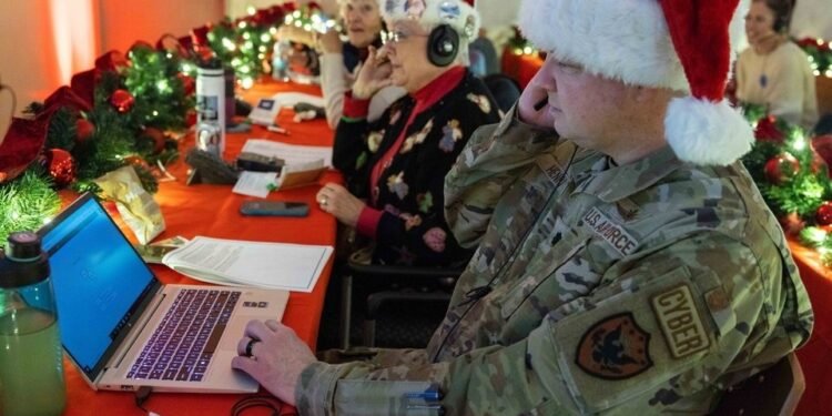 സാന്താക്ലോസിന്റെ ആഗോള സഞ്ചാരം നിരീക്ഷിച്ച് നോറാഡ്; എഴുപതാം വാർഷികത്തിലും പാരമ്പര്യം തുടർന്ന് വ്യോമസേന