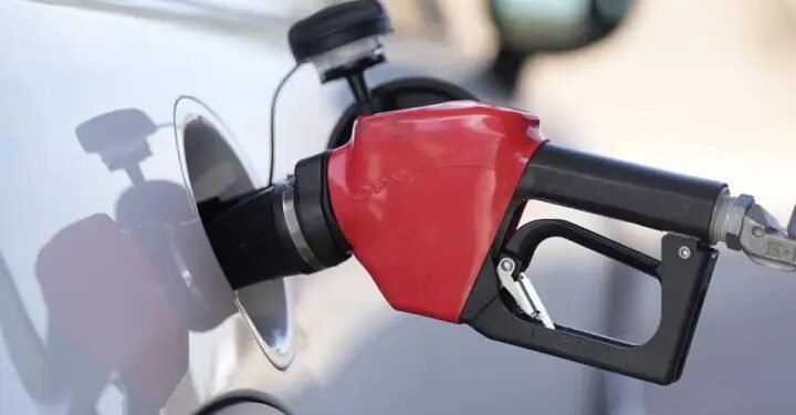 കാൽഗറിയിൽ ഇന്ധനവിലയിൽ കുറവ്: ചില പെട്രോൾ പമ്പുകളിൽ ലിറ്ററിന് ഒരു ഡോളറിൽ താഴെ