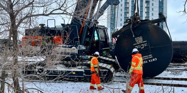 വിന്നിപെഗിൽ ട്രെയിൻ പാളം തെറ്റി: ഒൻപത് ബോഗികൾ മറിഞ്ഞു, ആളപായമില്ല