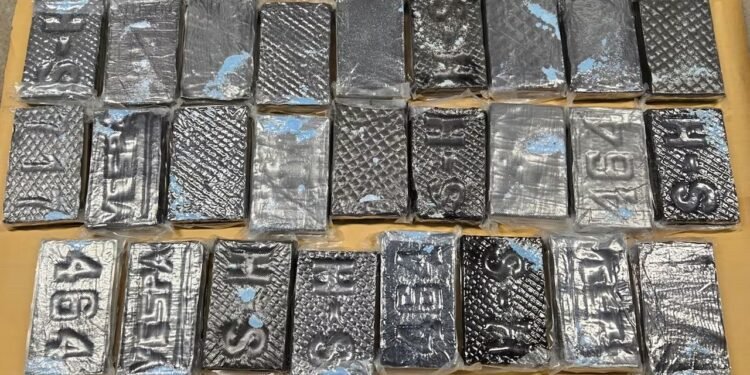 ഒന്റാരിയോയിൽ നൂറ് കിലോയിലധികം കൊക്കെയ്ൻ പിടികൂടി; ആറ് പേർ അറസ്റ്റിൽ 1 ഒന്റാരിയോയിൽ നൂറ് കിലോയിലധികം കൊക്കെയ്ൻ പിടികൂടി; ആറ് പേർ അറസ്റ്റിൽ