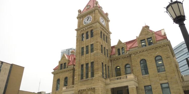 കാൽഗറി ബജറ്റ് പരിഷ്കരണം: കാലാവസ്ഥാ ഫണ്ട് വെട്ടിക്കുറച്ച്, ട്രാൻസിറ്റ് സേവനങ്ങൾക്ക് ഉയർന്ന നിക്ഷേപം