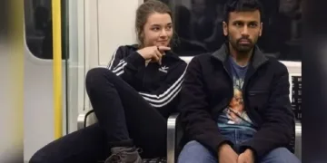 നടി മെയ്സി വില്യംസ് അടുത്തിരുന്നിട്ടും ശ്രദ്ധിക്കാതെ പോയ ഇന്ത്യൻ യുവാവ്; സോഷ്യൽ മീഡിയയിൽ പ്രചരിച്ച കഥയിലെ സത്യാവസ്ഥ ഇതാണ് 2 Indian Man Sitting Next To Game Of Thrones Actor Maisie Williams Read more at: https://www.oneindia.com/entertainment/really-was-this-indian-man-sitting-next-to-game-of-thrones-actor-maisie-williams-on-german-metro-f-7937069.html