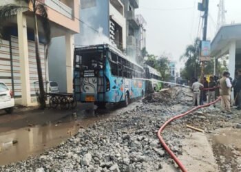 മധ്യപ്രദേശിൽ സാമുദായിക സംഘർഷം: ബസിന് തീവച്ചു, വീടുകൾക്കും കടകൾക്കും നേരെ കല്ലേറ്; നിരവധി പേർ പിടിയിൽ