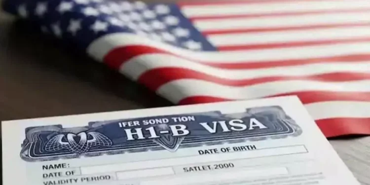 അമേരിക്കൻ തൊഴിലാളികൾക്ക് മുൻഗണന: 2027 വരെ പുതിയ എച്ച്-1ബി വിസകൾക്ക് നിയന്ത്രണവുമായി ടെക്സാസ്