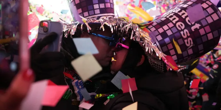 ആവേശത്തോടെ 2026-നെ വരവേറ്റ് കാനഡ; ആഘോഷങ്ങൾക്ക് തുടക്കം കുറിച്ച് ന്യൂഫൗണ്ട്ലാൻഡ് 1 2026-arrives-with-celebrations-from-coast-to-coast