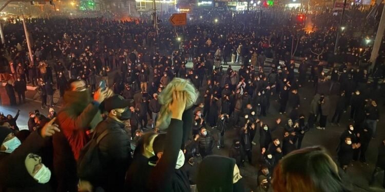 ഇറാനിൽ സുരക്ഷാ സേനയുടെ ആസൂത്രിത നരനായാട്ട്: 12,000 പേർ കൊല്ലപ്പെട്ടെന്ന് റിപ്പോർട്ട്