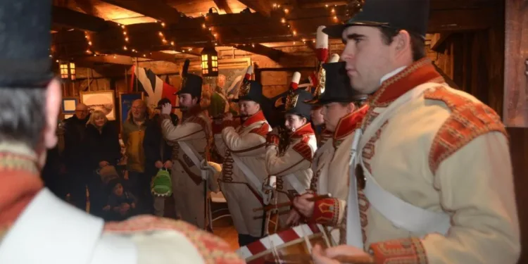 നയാഗ്ര-ഓൺ-ദി-ലേക്ക് പുതുവർഷം ആഘോഷിച്ചു: പാരമ്പര്യം കാത്തുസൂക്ഷിച്ച് 'ലെവി' സംഗമം 1 Thomas Forsyth of Virgil, a member for a decade of the 41st Regiment of Foot Fife and Drum Corps