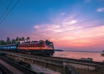 മദ്യപിച്ച് ട്രെയിനിൽ കയറുന്നത് തടയാൻ പുതിയ നീക്കം; ബവ്കോയ്ക്കെതിരെ വിചിത്ര ആവശ്യവുമായി റെയിൽവേ രംഗത്ത് 9 train