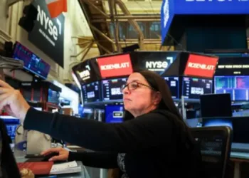 ആവേശം വിതറി അമേരിക്കൻ ഓഹരി വിപണി; നിക്ഷേപകർ 2026-ലേക്ക് കടക്കുന്നത് വലിയ പ്രതീക്ഷകളോടെ 1 US stock market ends 2025