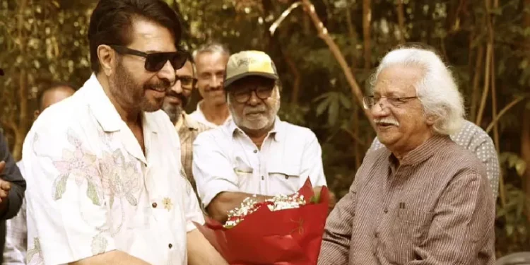 പത്മഭൂഷൺ തിളക്കത്തിൽ മമ്മൂട്ടി; 'പദയാത്ര'യുടെ സെറ്റിൽ ആദരമർപ്പിച്ച് അടൂർ ഗോപാലകൃഷ്ണൻ 1 adoor-gopalakrishnan-honors