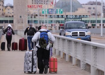 Travel chaos in Niagara