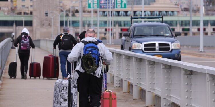 Travel chaos in Niagara