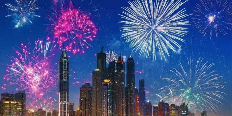 പുതുവർഷത്തിൽ അതിഥികളെ വരവേറ്റ് ദുബായ്; വിമാനത്താവളങ്ങളിലൂടെ ഒഴുകിയത് റെക്കോർഡ് സന്ദർശകർ 1 The world flocked to Dubai!; Dubai achieves record gains