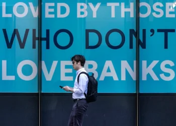 വൻകിട ബാങ്കുകൾക്ക് തിരിച്ചടി; കാനഡയിൽ ബാങ്ക് അക്കൗണ്ട് മാറ്റുന്നവരുടെ എണ്ണത്തിൽ റെക്കോർഡ് വർധന 1 canadians-switching-banks-faster