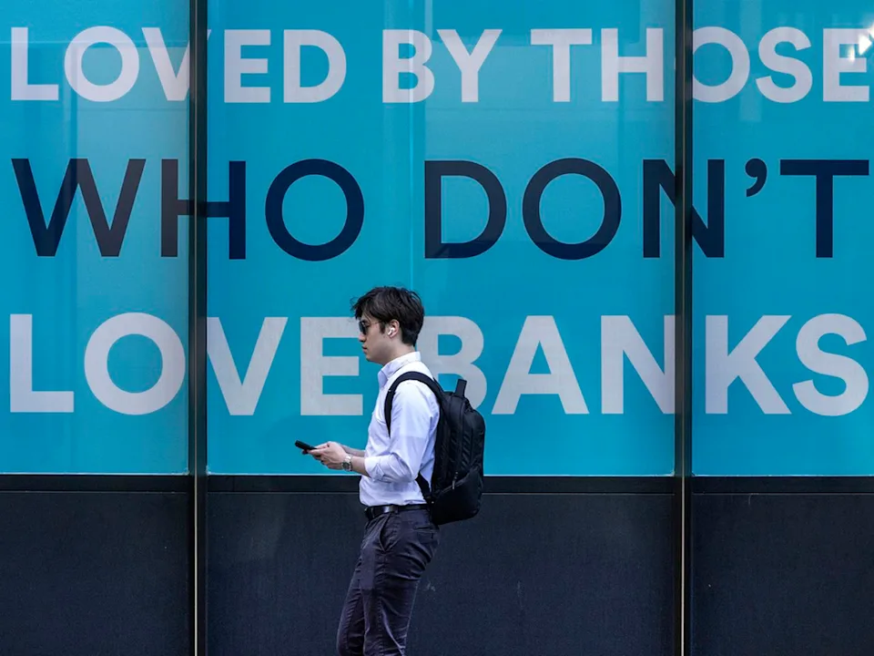 canadians-switching-banks-faster