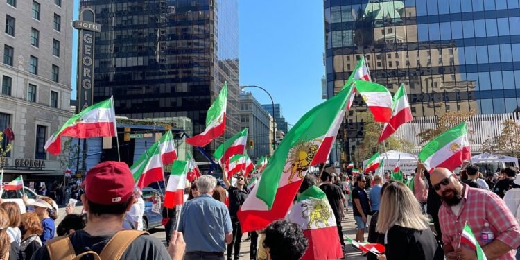 ഇറാനിലെ പ്രക്ഷോഭങ്ങൾക്ക് ഐക്യദാർഢ്യം: വാൻകൂവർ ആർട്ട് ഗാലറിയിൽ ഇറാനിയൻ-കനേഡിയൻ പൗരന്മാരുടെ പ്രതിഷേധ റാലി