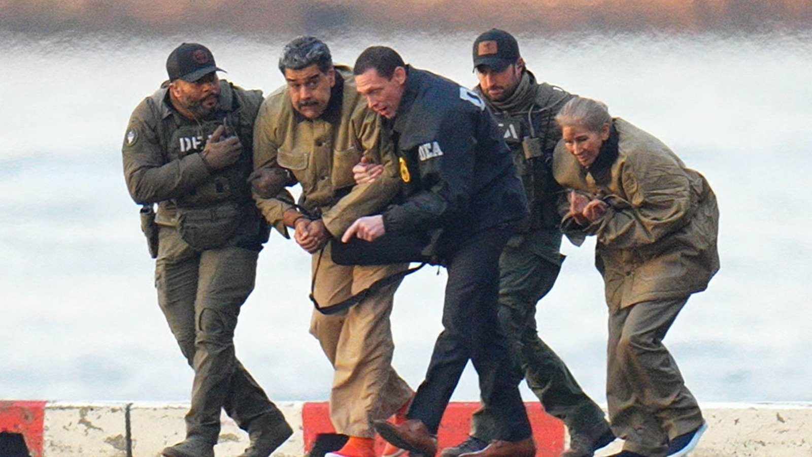 ‘ഞാൻ നിരപരാധി, ഇപ്പോഴും പ്രസിഡന്റാണ്’; തടവുകാരുടെ വേഷത്തിൽ മാൻഹാട്ടൻ കോടതിയിൽ നിക്കോളാസ് മഡൂറോ