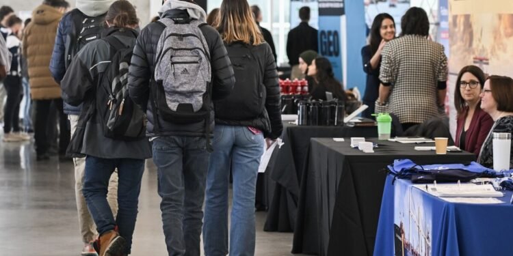 കാനഡയിൽ തൊഴിലില്ലായ്മ നിരക്ക് വർധിക്കുന്നു; പ്രതിസന്ധിയിലായി യുവാക്കൾ