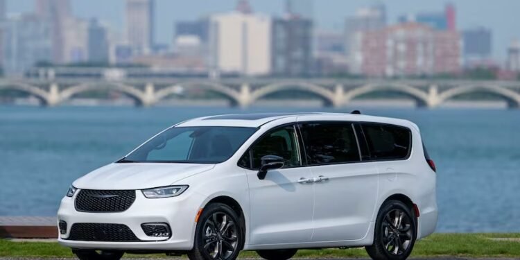 പ്ലഗ്-ഇൻ ഹൈബ്രിഡ് വാഹനങ്ങൾ സ്റ്റെല്ലാന്റിസ് നിർത്തലാക്കുന്നു; 2026 മുതൽ പുതിയ മാറ്റം പ്രാബല്യത്തിൽ വരും