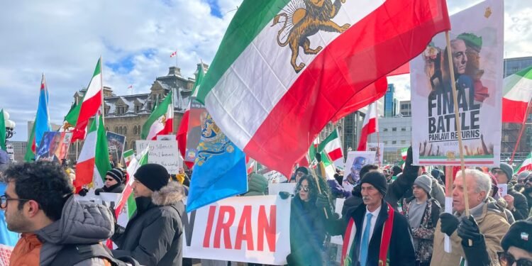 ഇറാൻ ഭരണകൂടത്തെ പുറത്താക്കണം: റെസ പഹലവിയുടെ തിരിച്ചുവരവ് ആവശ്യപ്പെട്ട് കാനഡയിൽ വൻ പ്രതിഷേധം