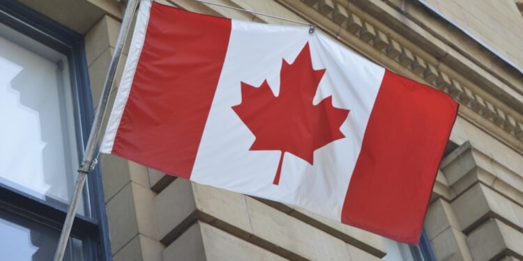 വർക്ക് പെർമിറ്റ് കാലാവധി കഴിയുന്നവർക്ക് ഉപരിപഠനം ഗുണകരമാകുമോ? സാധ്യതകളും വെല്ലുവിളികളും അറിയാം!