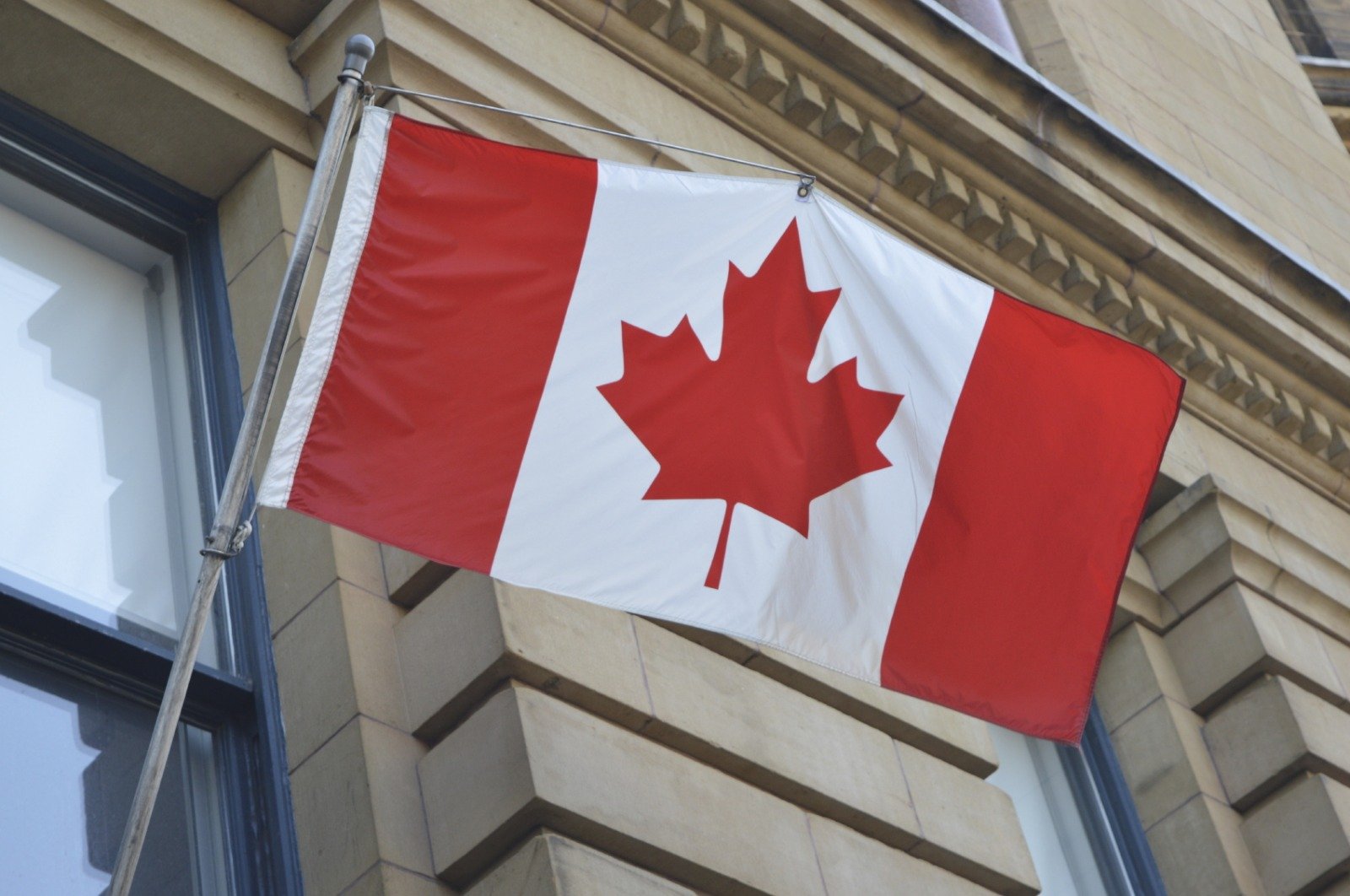 വർക്ക് പെർമിറ്റ് കാലാവധി കഴിയുന്നവർക്ക് ഉപരിപഠനം ഗുണകരമാകുമോ? സാധ്യതകളും വെല്ലുവിളികളും അറിയാം!