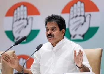 pinarayi-engaged-in-political-business-in-marad-kc-venugopal