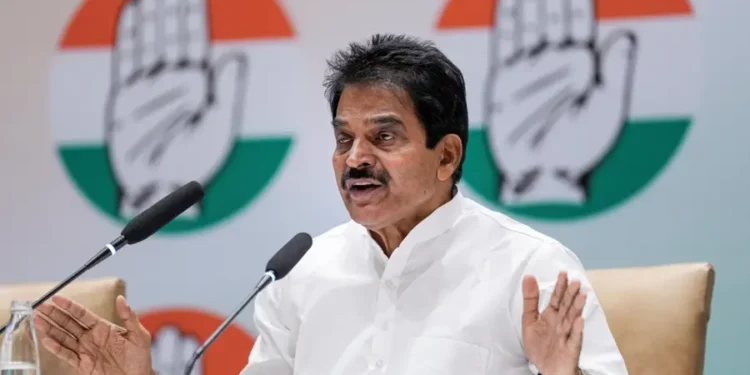 മാറാടിനെ രാഷ്ട്രീയ ആയുധമാക്കരുത്; ഇടതിന്റേത് വർഗീയ കച്ചവടം;പരാജയങ്ങളിൽ നിന്ന് പാഠം പഠിക്കുന്നില്ലെന്ന് വേണുഗോപാൽ 1 pinarayi-engaged-in-political-business-in-marad-kc-venugopal