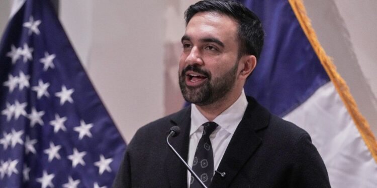 സൊഹ്റാൻ മംദാനി ന്യൂയോർക്ക് മേയറായി ഇന്ന് ചുമതലയേൽക്കും; ഖുർആനിൽ തൊട്ട് സത്യപ്രതിജ്ഞ 1 zohran mamdani