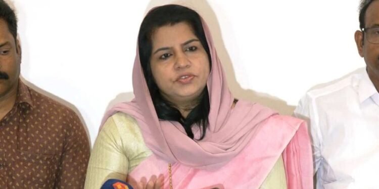 twenty20-rebellion-raseena-pareeth-joins-congress-nda-alliance-protest