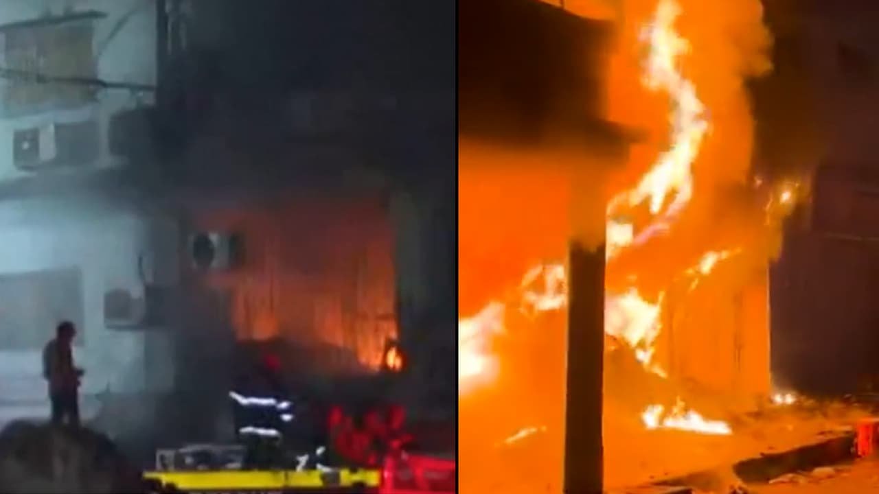 കറാച്ചിയിൽ ഷോപ്പിംഗ് മാളിന് തീപിടിച്ചു; ആറ് മരണം, 65 പേരെ കാണാനില്ല