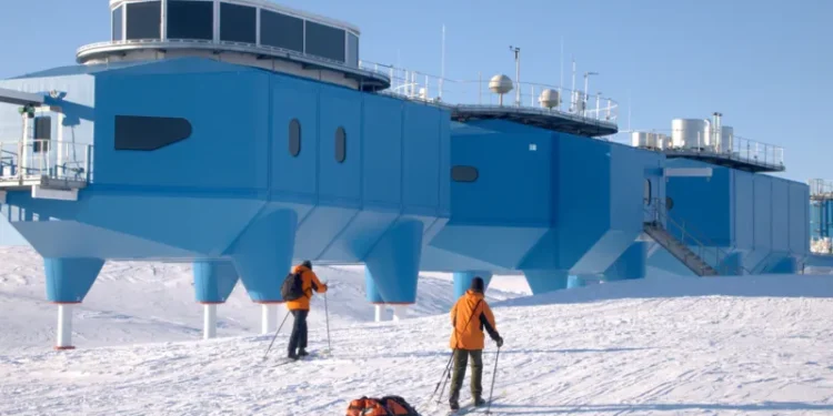 ശാസ്ത്രജ്ഞർക്ക് മാത്രമല്ല, പ്ലംബർമാർക്കും പാചകക്കാർക്കും അന്റാർട്ടിക്കയിലേക്ക് പോകാം; ബ്രിട്ടനും അമേരിക്കയും ആളെ തേടുന്നു