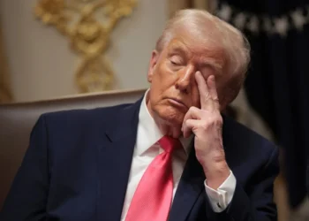 കൈകളിൽ ചതവുകൾ, പരസ്പര ബന്ധമില്ലാത്ത സംസാരം, കാലിലെ മുടന്ത്; മാസങ്ങൾക്കുള്ളിൽ മരണം?; ട്രംപിൻ്റെ ആരോഗ്യ സ്ഥിതിയിൽ ഞെട്ടിക്കുന്ന വിവരം പുറത്ത്