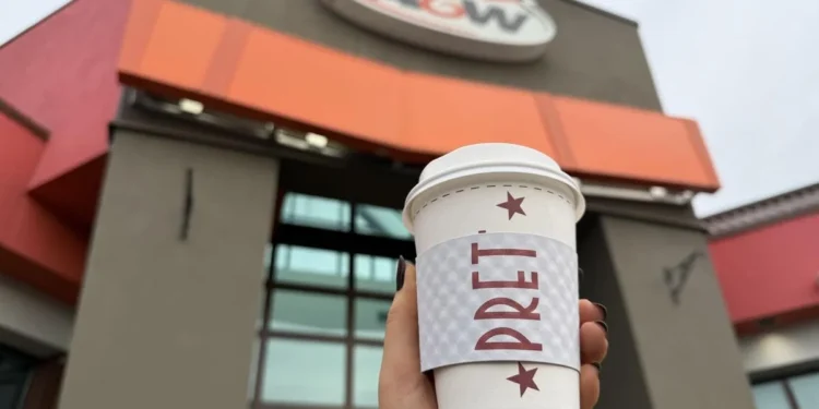 ഈ ആഴ്ച കോഫി 'ഫ്രീ' ആണ്!; കൈയ്യിൽ കാശില്ലെങ്കിലും ഇനി കോഫി കുടിക്കാം; ഒന്റാറിയോയിൽ എ&ഡബ്ല്യു - പ്രെറ്റ് സൗജന്യ കോഫി വിതരണം ആരംഭിച്ചു 1 The A&W and Pret promotion is geared towards “upgrading Ontarians’ morning routines” with “rich, fragrant” Pret organic coffee.