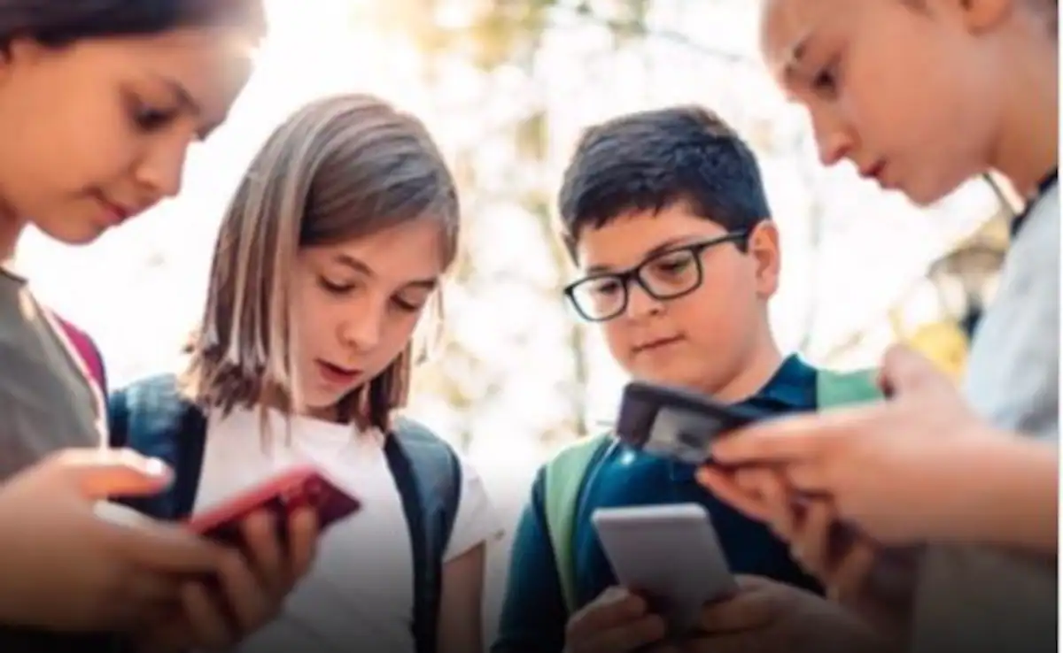 16 വയസ്സിന് താഴെയുള്ളവർക്ക് ഇനി സോഷ്യൽ മീഡിയ വേണ്ട; ഓസ്‌ട്രേലിയക്കുപിന്നാലെ കുട്ടികളെ സോഷ്യൽ മീഡിയയിൽ നിന്ന് മാറ്റിനിർത്താൻ ഇന്ത്യ!