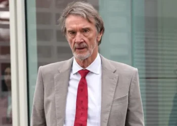 “ബ്രിട്ടനെ കുടിയേറ്റക്കാർ കോളനിവൽക്കരിക്കുന്നു”: വിവാദ പരാമർശവുമായി മാഞ്ചസ്റ്റർ യുണൈറ്റഡ് ഉടമ; ആഞ്ഞടിച്ച് ബ്രിട്ടീഷ് പ്രധാനമന്ത്രി