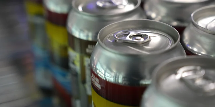 താരിഫ് വർദ്ധനവ് തിരിച്ചടിയാകുന്നു; കാനഡയിൽ ബിയർ കാനുകൾക്ക് ക്ഷാമം 1 cans