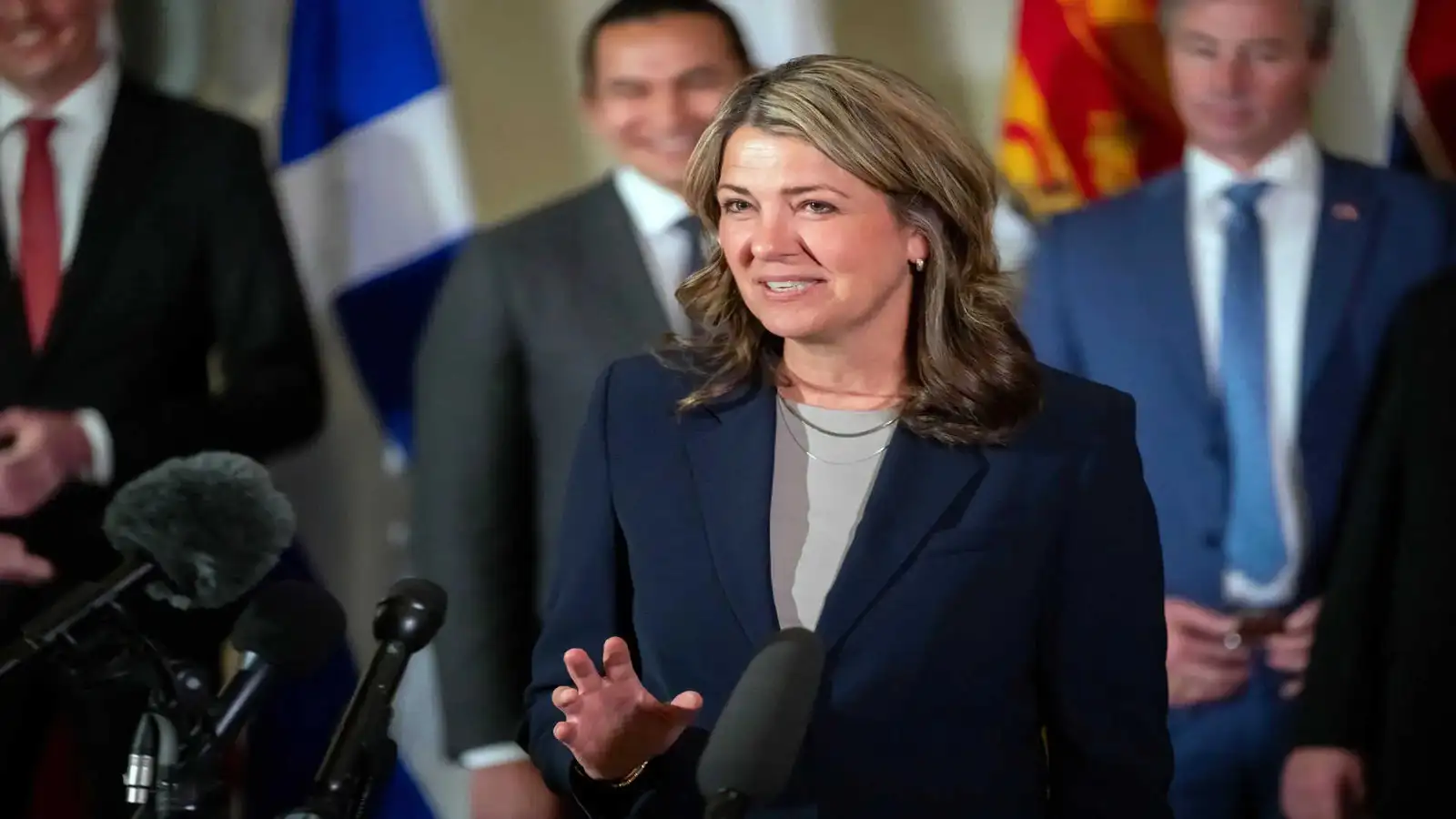 ബജറ്റും സേവനങ്ങളും പ്രതിസന്ധിയിൽ: കുടിയേറ്റ നിയന്ത്രണത്തിന് ജനവിധി തേടി ആൽബർട്ട സർക്കാർ