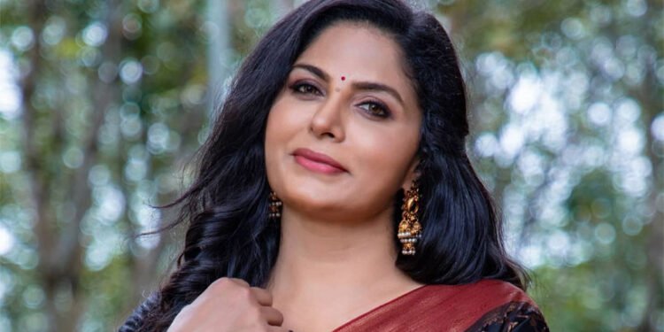 ആശകൾ ആയിരം വിജയിക്കുമ്പോഴും, പഴയൊരു 'നിരാശ' പങ്കുവെച്ച് നടി ആശ ശരത്ത്; കമലദളത്തിലെ ആ വേഷം നഷ്ടമായത് ഇങ്ങനെ! 1 asha-sarath-