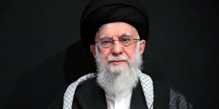 ഇറാനിൽ ഇസ്രയേൽ ആക്രമണം; ഖമനയിയുടെ ഓഫീസിന് തൊട്ടടുത്ത് മിസൈൽ പതിച്ചതായി റിപ്പോർട്ട്