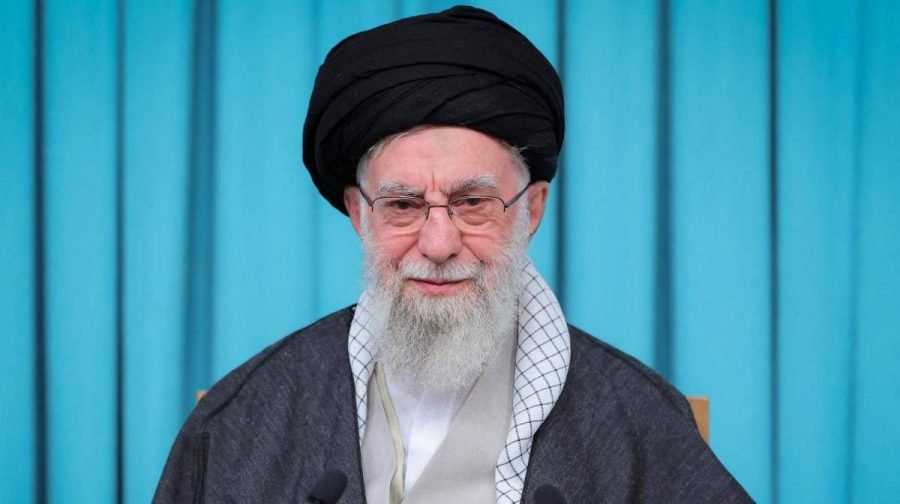 ആധുനിക ഇറാന്റെ ശില്പി, വിപ്ലവത്തിന്റെ കാവലാൾ; ആരാണ് ആയത്തുല്ല അലി ഖമേനയി?