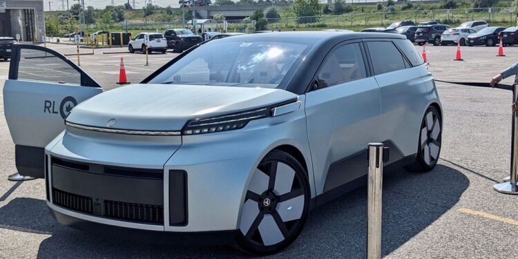 ഇനി വണ്ടി മാറ്റിപ്പിടിക്കാം! കാനഡയിൽ ഇലക്ട്രിക് വാഹനങ്ങൾക്ക് വമ്പൻ സബ്സിഡി തിരിച്ചെത്തുന്നു; കർശന നിബന്ധനകളിൽ ഇളവ് 1 ELECTRIC CAR