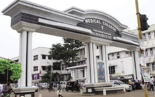 സർക്കാർ നൽകിയ ഉറപ്പുകൾ പാലിച്ചില്ല; മെഡിക്കൽ കോളജ് ഡോക്ടർമാരുടെ അനിശ്ചിതകാല ഒപി ബഹിഷ്കരണം ആരംഭിച്ചു