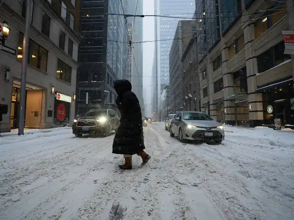 കാനഡയിൽ കാലാവസ്ഥാ വ്യതിയാനം: ഒന്റാരിയോയിൽ അതിശൈത്യം, പടിഞ്ഞാറൻ പ്രവിശ്യകളിൽ റെക്കോർഡ് ചൂട്